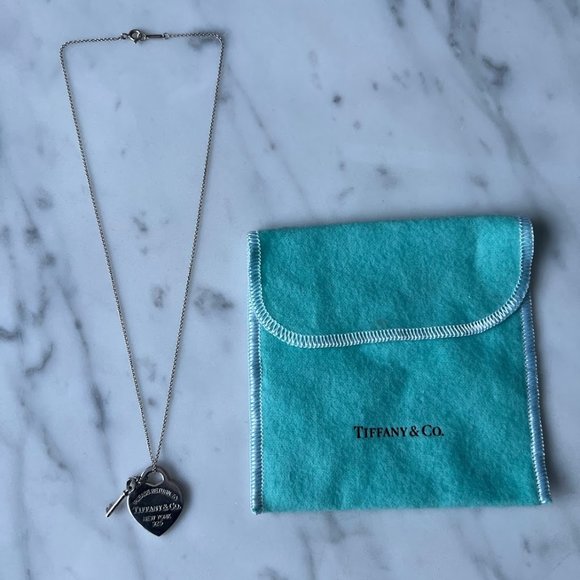 Return to Tiffany Heart Tag and Key Pendant - Picture 7 of 8